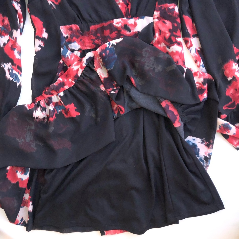 Betsey Johnson dress floral print surplice front size 2 black red bell sleeve - Picture 11 of 12